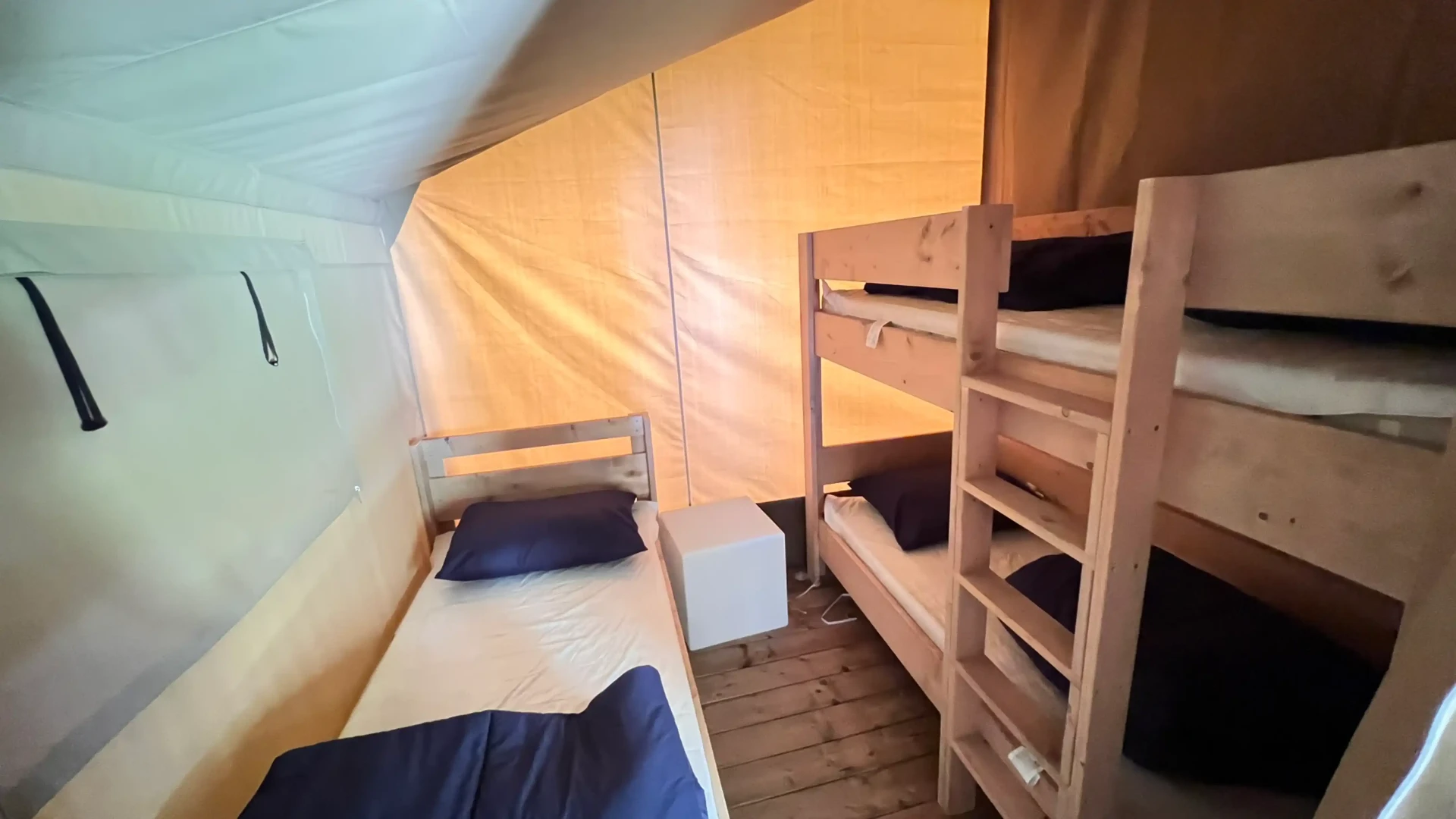 Slaapkamer met tweepersoonsbed